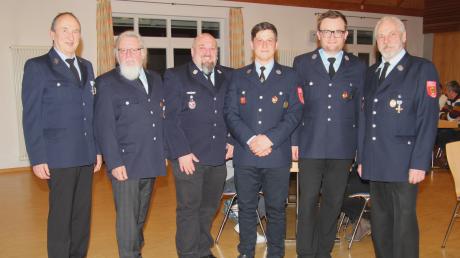 Die Führung der Feuerwehr Asch: (von links) Nikolaus 
Metzger, Armin Schmid, Roland Treischl, Matthias Gröber, Klaus Miller und Wolfgang Kornes.