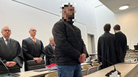 Ein 24-Jähriger steht wegen Mordes in Ingolstadt vor Gericht.