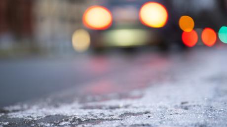 Bei winterlichen Straßenverhältnissen hat sich ein Unfall in Willmatshofen ereignet.