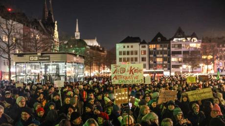 30.000 Menschen demonstrierten jüngst auf dem Kölner Heumarkt gegen rechts.