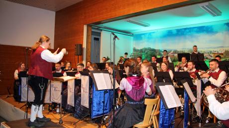 Die Musikkapelle Biberach zeigte unter Leitung von Caroline Ulmer anspruchsvolle Darbietungen beim Neujahrskonzert.
