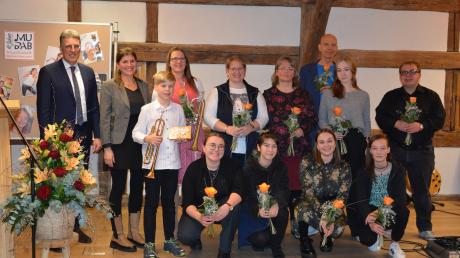 Für die Gestaltung des Neujahrsempfangs in Babenhausen wurden Lehrkräfte sowie einige Schülerinnen und Schüler des seit zehn Jahren bestehenden 
Musikwerks Babenhausen (MuBab), mit Applaus überschüttet.
