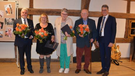 Die neuen Träger der Babenhauser Bürgermedaille (von links): Wilhelm Schneider, Diana Schedl, Dr. Barbara Kreuzpointner und Klaus Ewert mit Bürgermeister Otto Göppel.