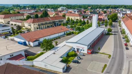 Dillingen möchte in drei Bauabschnitten den Standort der städtischen Feuerwehr umbauen. An dem Projekt wird sich auch der Landkreis beteiligen, denn in Dillingen ist die Übungsstrecke für Atemschutzgeräteträger.