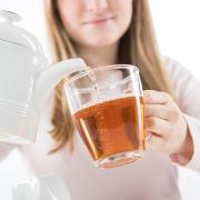 Grüner Tee soll beim Abnehmen helfen. Doch stimmt das tatsächlich?
