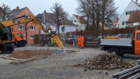 Zurückgebaut wird der Brunnen auf dem Meringer Marktplatz. Die Arbeiten für die Umgestaltung des Verkehrsraums im Ortszentrum beginnen jedoch erst im April.
