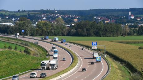 Im Zuge des sechsspurigen Autobahnausbaus genehmigte der Markt Jettingen-Scheppach den Kiesabbau. Ein weiterer Rohstoffabbau wurde damals ausgeschlossen. 
