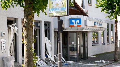 Nachdem ein Geldautomat in Leipheim gesprengt wurde, bot sich ein Bild der Verwüstung.