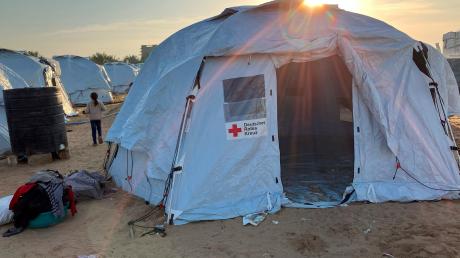 Insgesamt 80 Zelte und andere Hilfsmittel wurden vom DRK mit zwei Flügen zur Hilfe für die Zivilbevölkerung in den Gazastreifen geschickt.