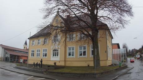 Die Hyazinth-Wäckerle-Grundschule Ziemetshausen erhält eine neue lichtdurchflutete Mensa.