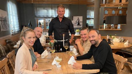 Die Konkurrenz sitzt am Tisch der Lenderstuben: (von links) Veronika Asam-Zigahl (Bauernmarkt Dasing), Sebastian Kahl (Wirtshaus Strasser), Simon Lang (Sartory) und Marco Zamborlin (Steakmanufaktur).