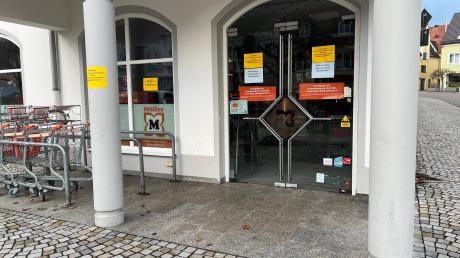 Was wird nun aus dem Gebäude an der Wertinger Hauptstraße, in dem bis vor Kurzem noch der Drogeriemarkt Müller untergebracht war? 