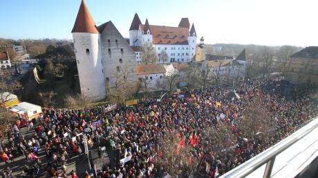 Über 6000 Menschen demonstrierten im Januar in Ingolstadt gegen Rechtsextremismus. Am Samstag soll es eine Lichterkette geben.