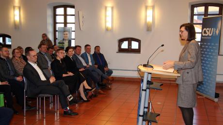 Die oberbayerische CSU-Politikerin Ilse Aigner hielt am Tag vor der Landrats-Stichwahl eine Rede in der Historischen Schranne in Illertissen.