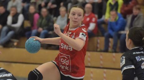 Marie Prokop hätte das Unentschieden der Haunstetter Handballerinnen gegen den SV Allensbach besiegeln können, doch ihr Wurf verfehlte das Tor, und so mündete die Partie in eine unglückliche 23:24-Niederlage. 