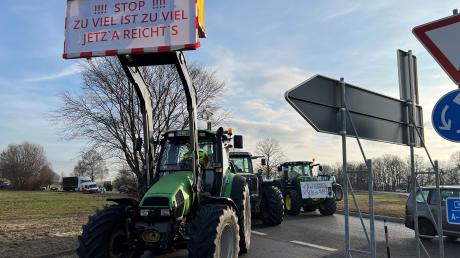 Auch Landwirte aus dem Landkreis Landsberg beteiligen sich an der bundesweiten Protestaktion des Bauernverbands. Sie blockieren zeitweise die Autobahnauffahrten in Landsberg Ost (Foto) und Greifenberg.