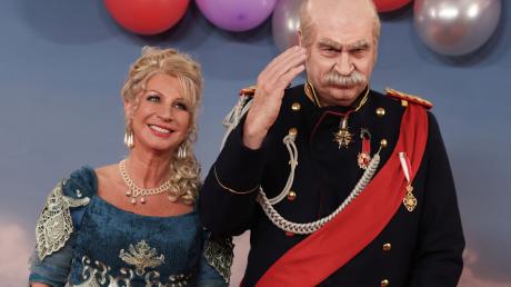 Staatsmännisch beim Fastnacht-feiern: Otto von Bismarck aka Markus Söder mit seiner Frau Karin. 