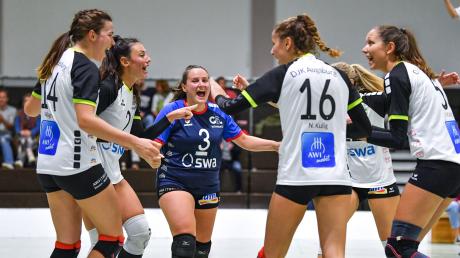 Es läuft wieder bei den Hochzoller Volleyballerinnen (in der Mitte Lynn Drigalski). Nach einem 3:2-Auswärtssieg gegen Erlangen folgte nun ein 3:1-Heimerfolg gegen die AllgäuVolleys Sonthofen. 