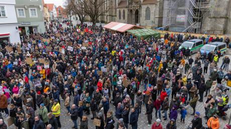 Tausende Menschen kamen nach Nördlingen zur Demonstration für Vielfalt.