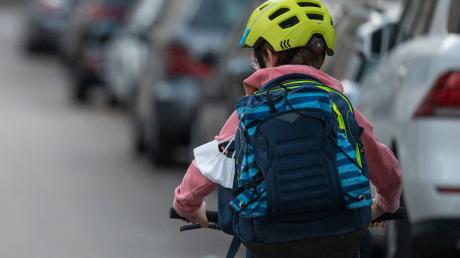 Die Route zum Schulzentrum in Illertissen soll fahrradfreundlicher werden. Doch bis es soweit ist, wird noch Zeit vergehen,