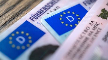 Das EU-Parlament hat sich fraktionsübergreifend für eine Verschärfung der Führerscheinregeln ausgesprochen. Danach soll in Zukunft ein EU-weiter Entzug der Fahrerlaubnis möglich sein.