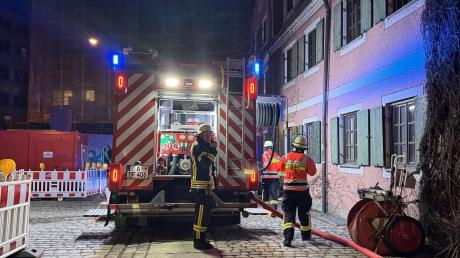 Am frühen Mittwochmorgen, den 07.02.2024, wurde die Berufsfeuerwehr Augsburg zu einem Wohnungsbrand in die Jakobervorstadt gerufen.