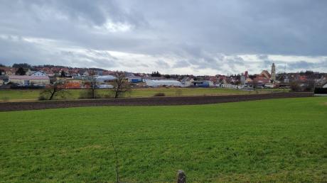 Auf dieser Fläche zwischen der Gailach und dem bestehenden Wohngebiet "Osterholz III" soll in Monheim ein neues Baugebiet ausgewiesen werden.