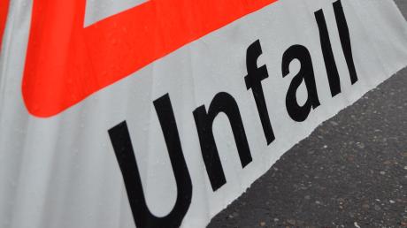 Nach einer Vorfahrtsmissachtung sind am Samstagnachmittag in Dillingen zwei Autos zusammengestoßen. Eine Autofahrerin wurde dabei verletzt. 