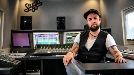 Lukas Bruckmeyer betreibt in Forheim ein Tonstudio, arbeitet als Produzent und Dirigent – neben vielem anderen. 