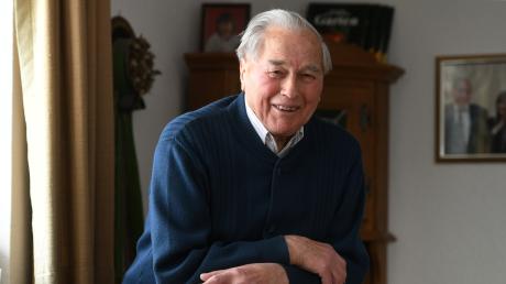 Josef Schuler bei einem 90. Geburtstag im Jahr  2021. Jetzt ist Gersthofens Ehrenbürger im Alter von 93 Jahren gestorben.