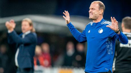 Standen sich schon an der Seitenlinie gegenüber: Jess Thorup (vorne) als Trainer des FC Kopenhagen, Bo Henriksen für Midtjylland.