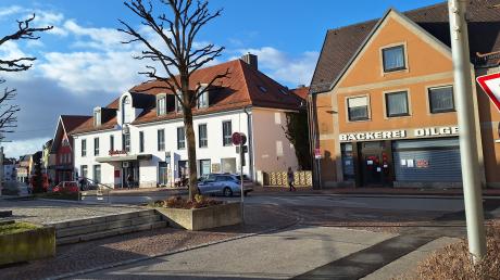 Neues Pflaster, Bänke, Grün - der Verkehrsraum rund um den Marktplatz in Mering wird neu gestaltet. Mitte April geht es los. Doch schon vorher gibt es die erste Vollsperrung. 