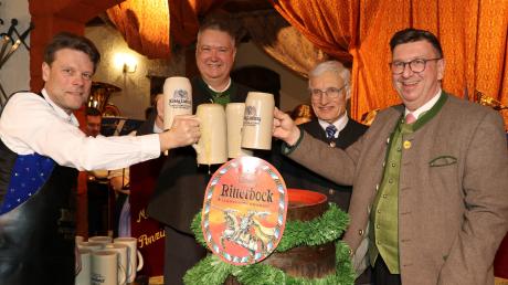 Den ersten Schluck vom süffigen Ritterbock nahmen (von links) Bürgermeister Robert Sedlmayr, Brauerei-Geschäftsführer Harald Stückle, Luitpold Prinz von Bayern und Vertriebsleiter Richard Sturm.