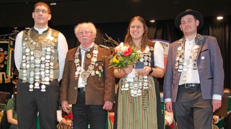 Die Bezirksschützenkönige des Jahres 2023 (von links) Michael Schmidberger, Georg Nothelfer, Alina Schmid und Wilhelm Langenmaier.