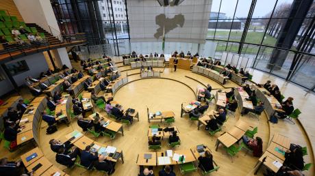 Die sächsische Landtagswahl findet im September 2024 statt. Wie sehen die aktuellen Umfragewerte aus?