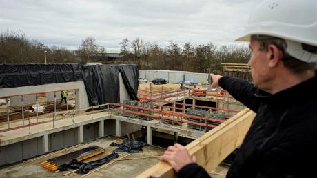 Für Stadtbaumeister Jürgen Eichelmann und die Stadt Nördlingen ist das neue Hallenbad das bislang größte Bauprojekt.