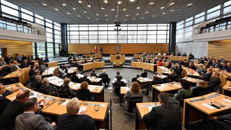 Ein Überblick über die Spitzenkandidaten und die Parteien, die zur Landtagswahl in Thüringen antreten.