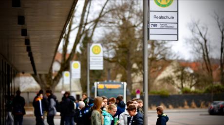 Das Chaos im Schülerverkehr des Landkreises Neu-Ulm wird jetzt aufgearbeitet. Doch nicht alle Probleme können schnell gelöst werden. 
