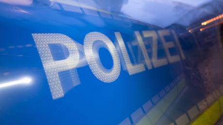 Nach einem möglichen Unfall bei Ustersbach sucht die Polizei nach Zeugen. 