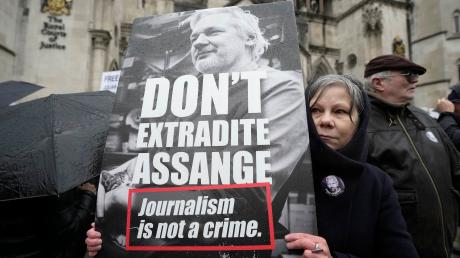 Für Assange ist die zweitägige Anhörung am High Court in der britischen Hauptstadt die letzte Hoffnung, seine Auslieferung an die USA vor britischen Gerichten noch zu verhindern.