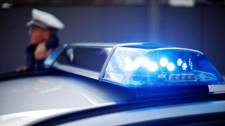 Die Polizei in Augsburg ermittelt wegen Hausfriedensbruchs.