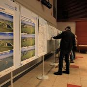 Im Foyer der Kapuziner-Halle hat das Wasserwirtschaftsamt zur Veranschaulichung Illustrationen zu den Hochwasserschutzmaßnahmen ausgehängt.