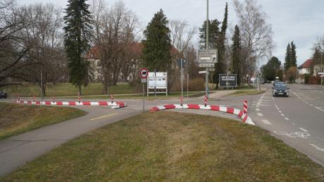 Die Sicherheit an der Kreuzung Ichenhauser Straße/Krankenhausstraße wird für die Verkehrsteilnehmer erhöht.