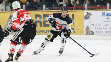 HC Landsberg Frantisek Wagner (weißes Trikot) erzielte im dritten Play-off-Spiel gegen Peißenberg drei Tore für den HC Landsberg.
