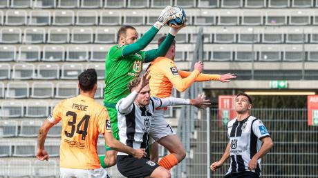 Ulms Torhüter Christian Ortag hatte gegen den FC Ingolstadt und die beste Offensive der 3. Liga alles im Griff. Die Spatzen bleiben nach dem 0:0 im Heimspiel in der Spitzengruppe der Tabelle.