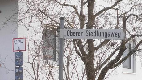 Asylbewerber sollen in einem Haus im Oberen Siedlungsweg im Hollenbacher Ortsteil Motzenhofen untergebracht werden. Wo genau, ist nicht bekannt.