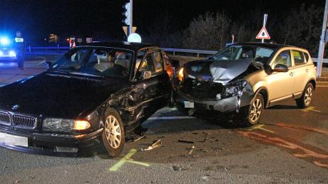An einer Kreuzung in Vöhringen sind zwei Autos zusammengestoßen.