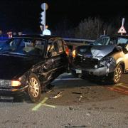 An einer Kreuzung in Vöhringen sind zwei Autos zusammengestoßen.