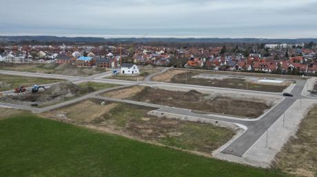 Noch viele freie Plätze gibt es im neuen Baugebiet im Schwabmünchner Süden. Aus der Luft ist die Größe des Areals zu sehen, das weit vor der Baukrise geplant wurde.