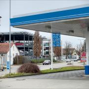 Die Polizei hofft nach einem versuchten Raubüberfall auf die Tankstelle an der Günzburger Straße in Weißenhorn auf Hinweise aus der Bevölkerung. 